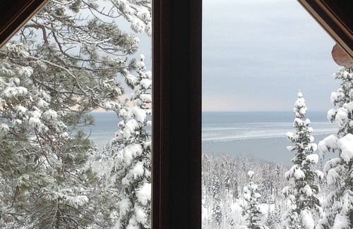 Silver Bay Cabin | Tettegouche Log Cabin Lake Superior views, Sauna, 4 state parks, snowshoe trails