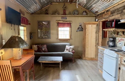Voca Cabin | Texas Our Texas | Fun & Unique Cabin Close to Castell