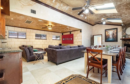 Spring Branch East House | Texas Size + Pool + Hottub + Bar + 8 bedroom+ Ping Pong + Guest Suite