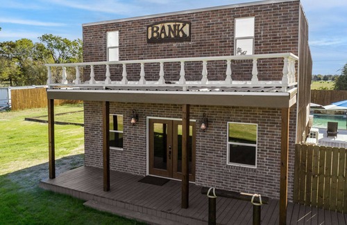Canton House | Texas Tombstone, your private town