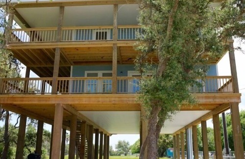 Port O Connor House | TEXAS TREEHOUSE is Close to Beach in POC