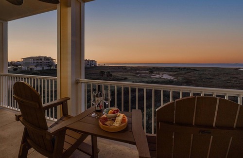 Red Fish Cove Condo | Texas Twilight is a bayside condo in the Pointe West Community, Galveston, TX.