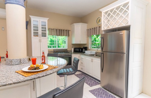 Tryall Villa | TGE: Modern 7bd-8bt - private chef- Pool