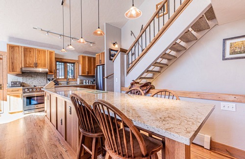 Steamboat Springs House | TH w/NEW Private Hot Tub/Amazing Views-Easy Access to Ski/Town-Garage-Fireplace-W/D in Unit-Grill