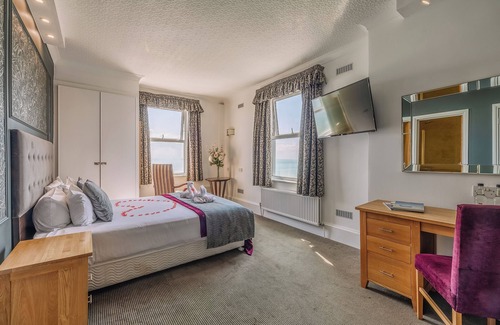 Westcliff-on-Sea Hotel | Thames Estuary Getaway: Experience Tranquil Views | Close to Palace Theatre
