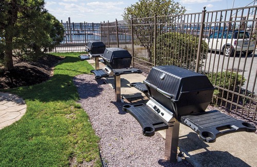 Yachting Village Condo | Thames St! * WATER VIEW * Wyndham Newport Onshore *AMENITIES