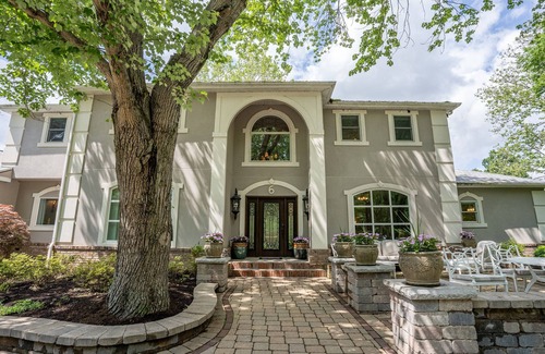 Carbondale House | Thanksgiving Dates Open for the First Time in Years!