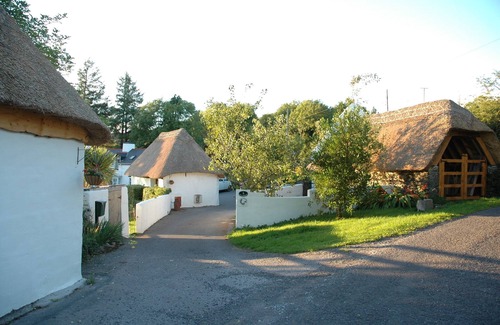 Shiplake House | thatched 2 person cottage with double bed