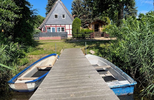 Rodlin Cottage | Thatched house on the lake with jetty, boat, fireplace and sauna