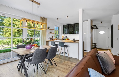Am Salzhaff House | Thatched house XL with 4 bedrooms, fireplace and garden - Dünenrose and Tuttelduuv