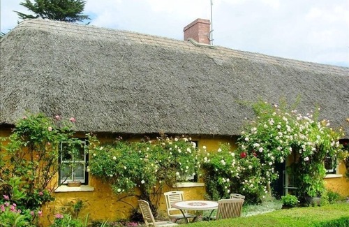 Adare Cottage | Thatched Irish Cottage in Beautiful and Tranquil Countryside