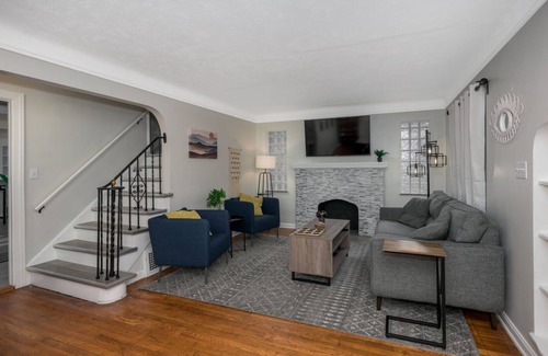 Cleveland House | ThatLittleBrickHouse - Cozy & Quiet 3BR - Close to hospitals & Lake