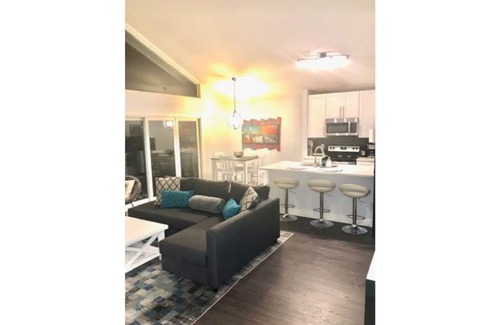 South Lamar House | The 1503: Pool, Bar, Grill, Firepit Covered Patio