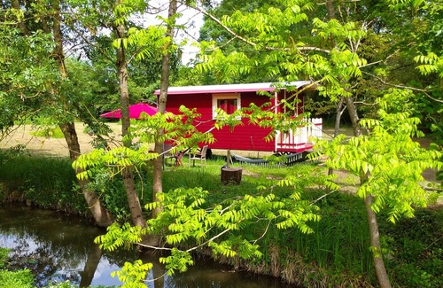 Le Vieil-Bauge Bed & Breakfast | The 2 trailers of the Moulin de Palet