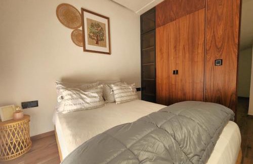 RACINE EXTENSION Apartment | The 28 Triangle d'Or by IB Signature - Stylish two-Bedroom flat - Wifi, Self Check-in, Day and Night Security, Terrace, Swimming pool, free parking close to all facilities