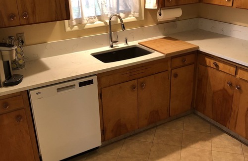 Southeast Salem House | The 3 Oaks @ 1133 17th SE Salem by Salemstays.com