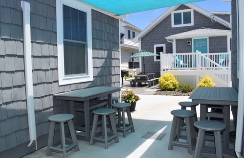 Chincoteague Cottage | "The 3 Sisters" Ivy's Cottage-Adorable In Town Cottage Near Historic Main Street