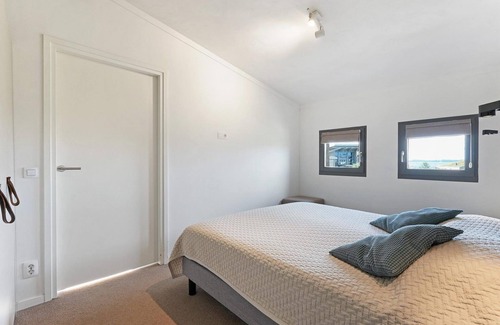 Ouddorp Hotel | The 4-person Studio consists of two 2-person studios, connected on the ground floor with an adjoining door, Featuring terraces with views of both the landside and the water.