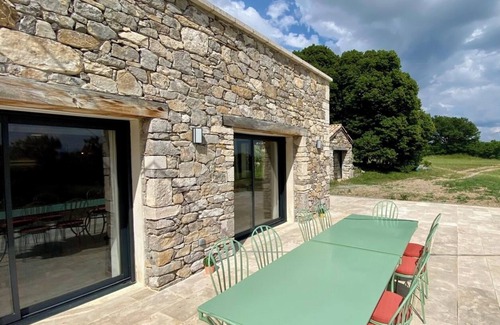 Laragne-Monteglin House | The 4-star Jubi Gîte is a haven of peace to share with family and friends.