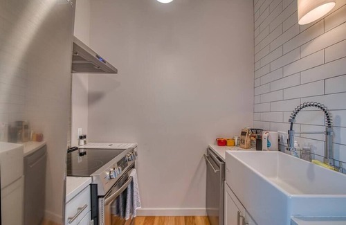 Burns Park Apartment | The 4M Favorite House - Stunning & Spotless Studio Apt (#2)
