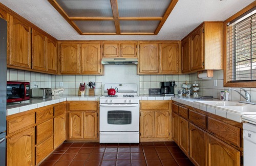 Upper Moonridge Cabin | The 717, 2BD/2BA Cozy Big Bear Cabin Close to Slopes Games & Forest Views