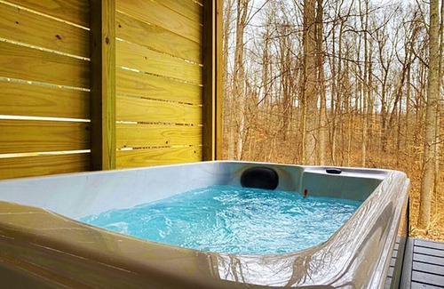 Rockbridge Cabin | The Acorn: Hot tub, Private Trail, Firepit, Swing