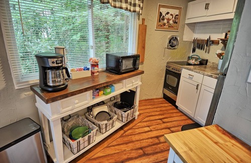 Mill Ridge Cottage | The Acorn House-Open for Bookings! Great Location, Seeps 6