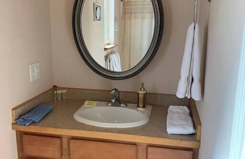Fairbanks Apartment | The Adamina - Seward Suite