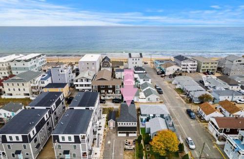 Salisbury Beach Apartment | The Addie Shack Pet Friendly Steps to Beach