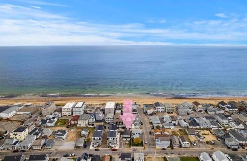 Salisbury Beach Apartment | The Addie Shack Pet Friendly Steps to Beach