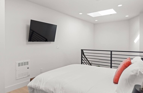 Pacific Heights Apartment | The Addison by Kasa | Grand Queen Loft | San Francisco