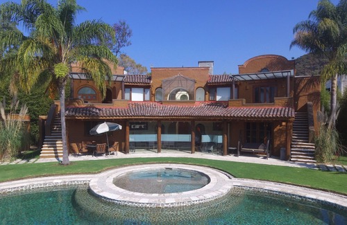 Cuernavaca Villa | The Adobe House is close to Tepoztlan (10 km) andCuernavaca (10 km)