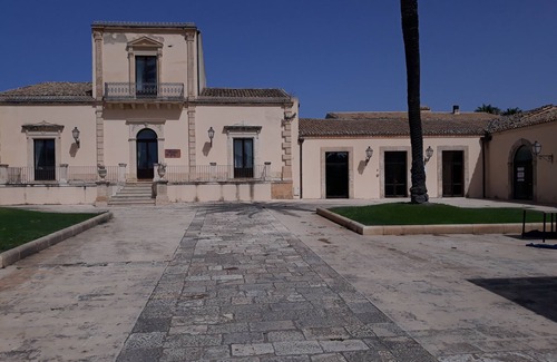 Ragusa House | The advantages of a Villetta inside a resort