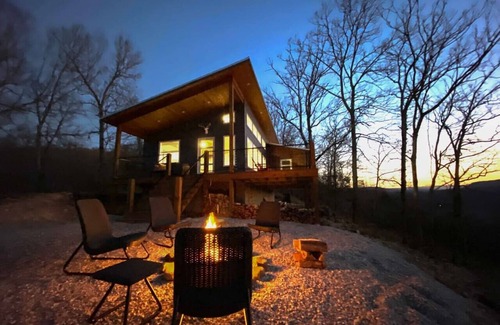 Newnata Cabin | The Aerie ~ A Modern Retreat at Double Bridges