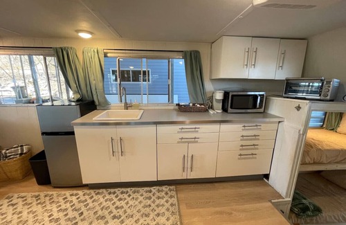 Downtown Knoxville Boat Rental | The Albatross-Houseboat DT Knox