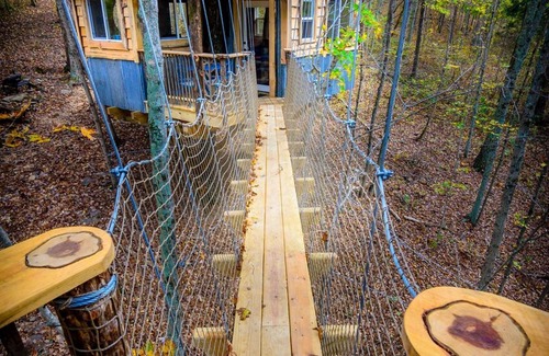 Stonewall Cabin | The Aliyah Treehouse with swinging bridge +285 acres hiking trails