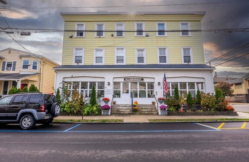 Ocean Grove Apartment | The Allenhurst, Beach Apartment 15 - Midsize 1.5 Bedroom - with Living Area, Ki