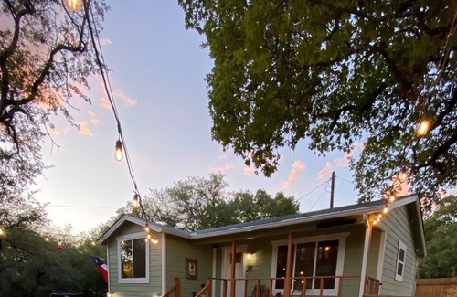 Lakeland Park House | The Aloha Cowboy - Private Home Near Lake Austin Spa