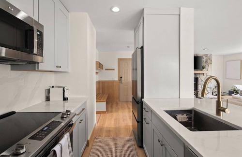 West Dover Condo | The Alpine Escape | Slope-Side Condo at Mount Snow