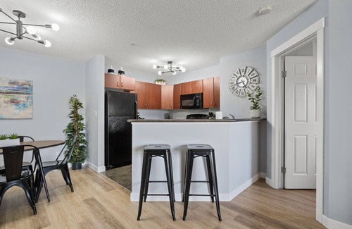 East Kootenay Apartment | ⭐The Altitude Landing⭐| Pool | Hot Tub | Gym