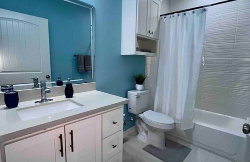 Edinburg Apartment | The Ambassador Suite