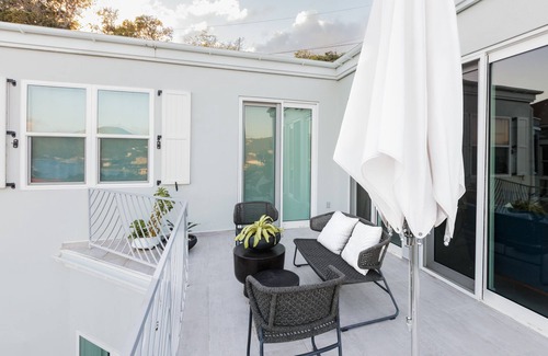 Estate Queens Quarter Villa | The Ampersand Sky Villa: Iconic, Artful Luxury