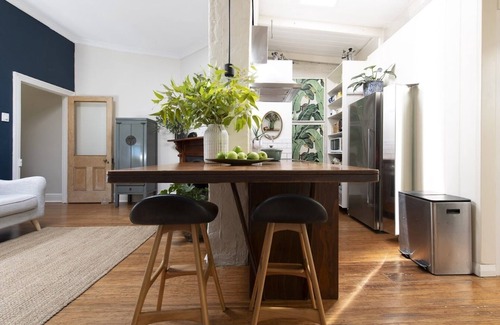 South Fremantle House | The Anchorage - 300m from South Freo Dog Beach. Pet-friendly!