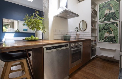 South Fremantle House | The Anchorage - 300m from South Freo Dog Beach. Pet-friendly!