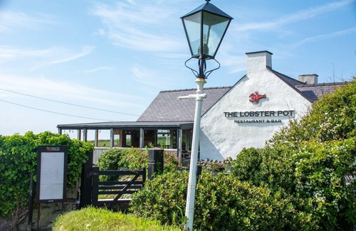 Llanddeusant Apartment | The Anchorage is a spacious 4-bedroom holiday cottage in Church Bay