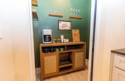New Albany House | The Aniston; Brand new home in downtown New Albany minutes away from Louisville!