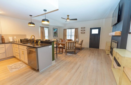 New Albany House | The Aniston - Charming Retreat in the Heart of Downtown New Albany