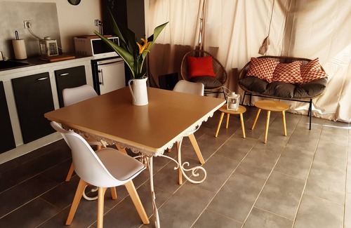 Sarlat-la-Caneda Apartment | The annex, in the owner's home, is independent, quiet, restful and green.