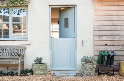 Chipping Campden Cottage | The Annexe, quintessentially English, but with a French/Moroccan flavour.