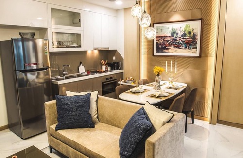 Hang Xanh Apartment | The apartment is located in the Landmark 81 commercial center